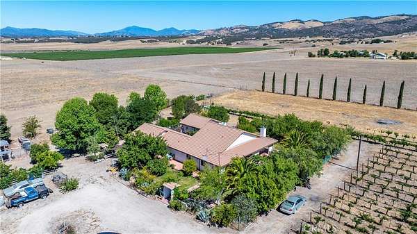 40 Acres of Land with Home for Sale in Lockwood, California