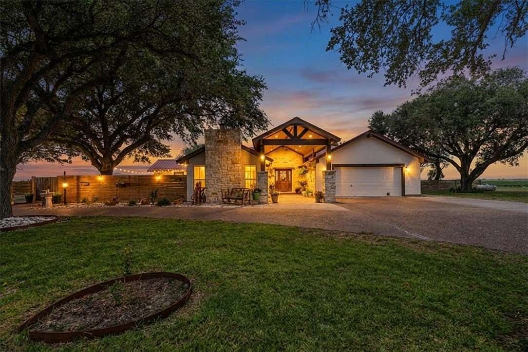 2 Acres of Improved Mixed-Use Land for Sale in Sinton, Texas