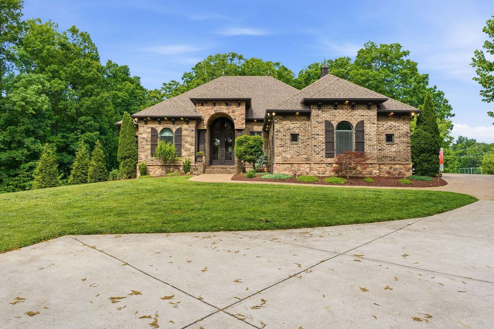 10.4 Acres of Land with Home for Sale in Hendersonville, Tennessee