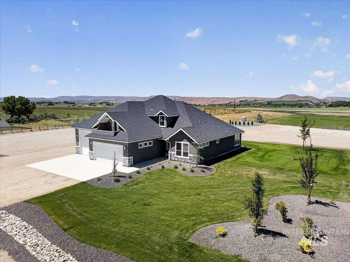 2 Acres of Land with Home for Sale in Parma, Idaho