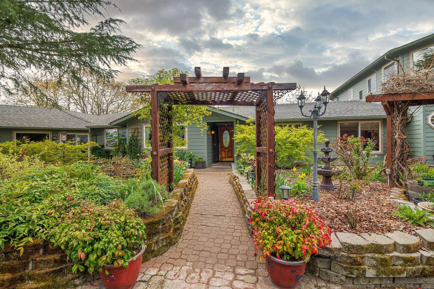 8.52 Acres of Land with Home for Sale in Grants Pass, Oregon