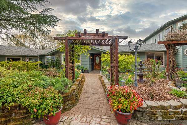 8.52 Acres of Land with Home for Sale in Grants Pass, Oregon