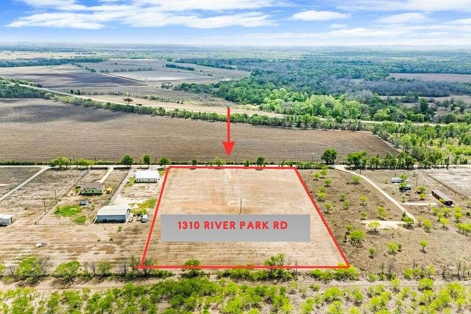5 Acres of Residential Land for Sale in Luling, Texas
