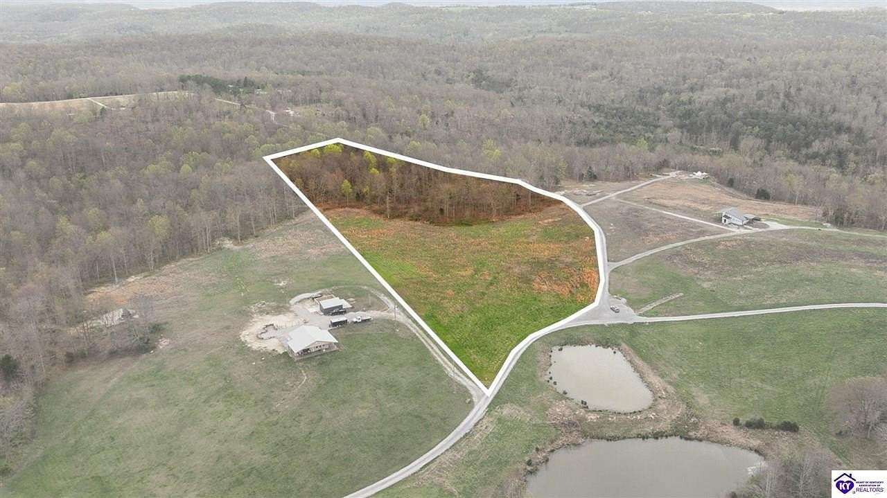 9 Acres of Residential Land for Sale in Horse Cave, Kentucky