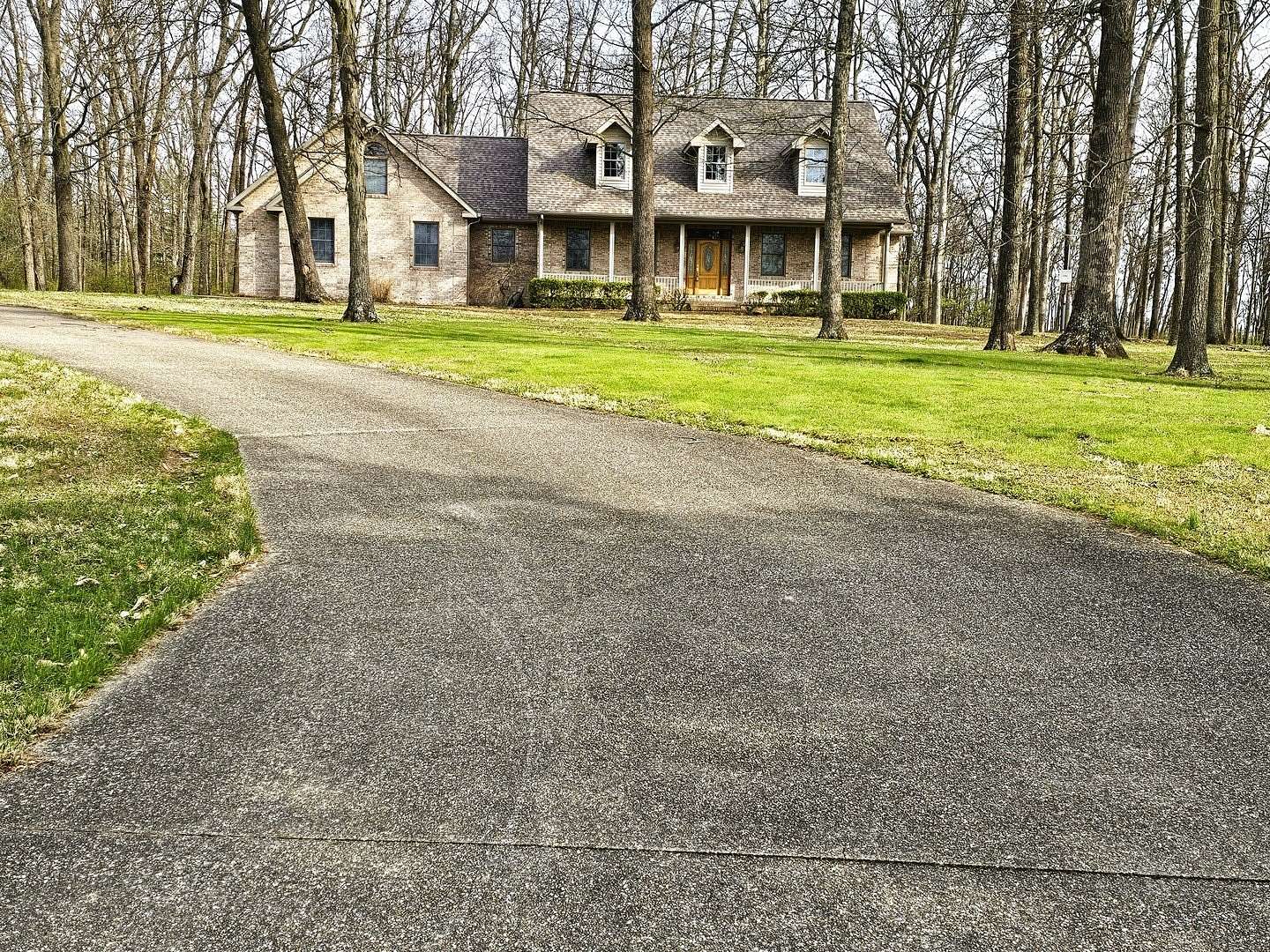 1.57 Acres of Land with Home for Sale in Fairfield, Illinois