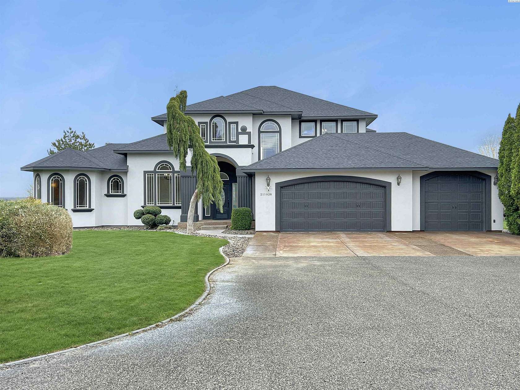 2.5 Acres of Land with Home for Sale in Kennewick, Washington