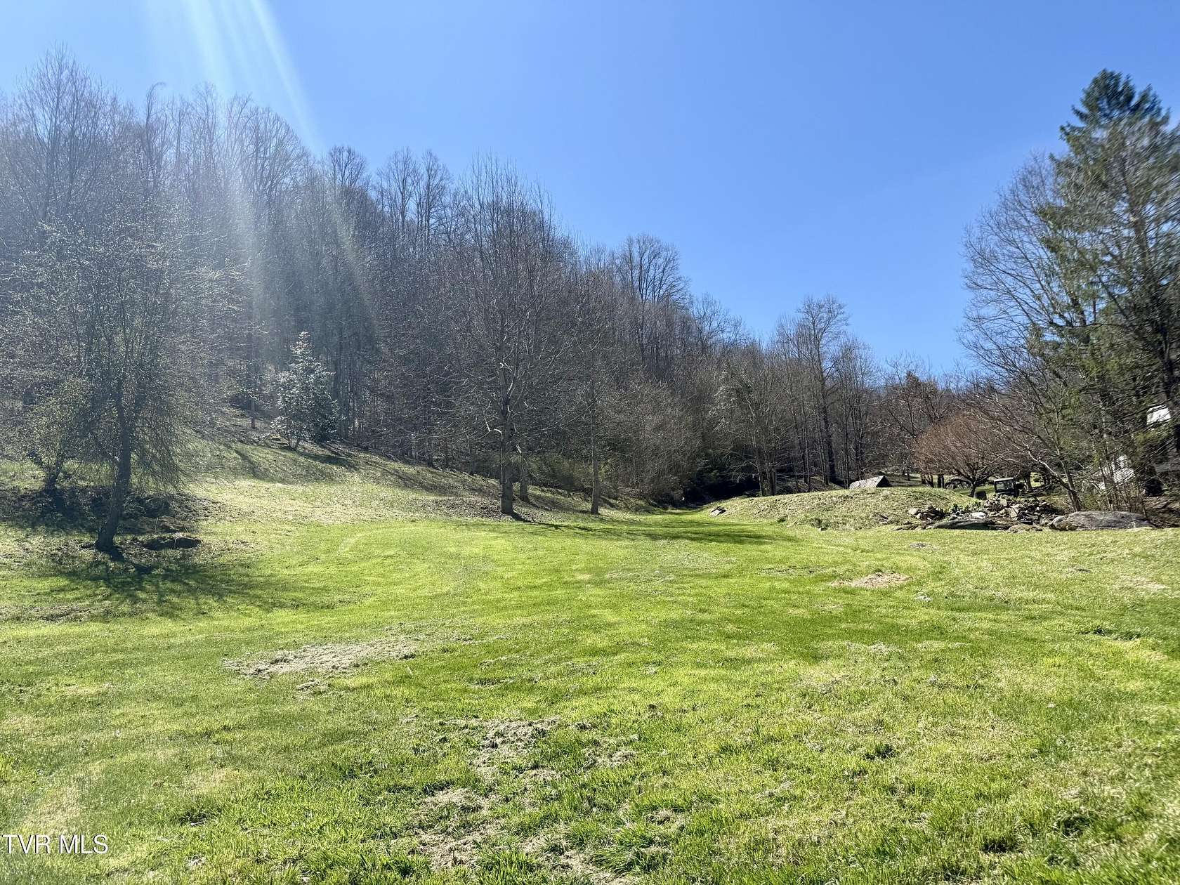 18.6 Acres of Land for Sale in Roan Mountain, Tennessee