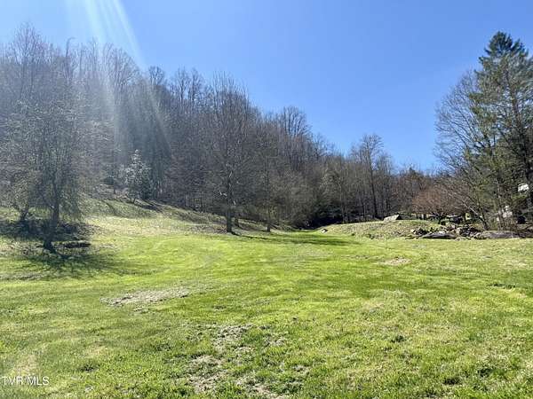 18.6 Acres of Land for Sale in Roan Mountain, Tennessee