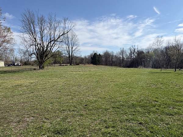 1 Acre of Residential Land for Sale in Greenville, Kentucky