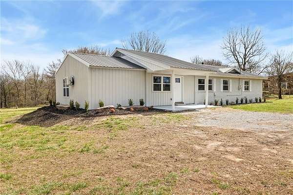 1.5 Acres of Land with Home for Sale in Lincoln, Arkansas