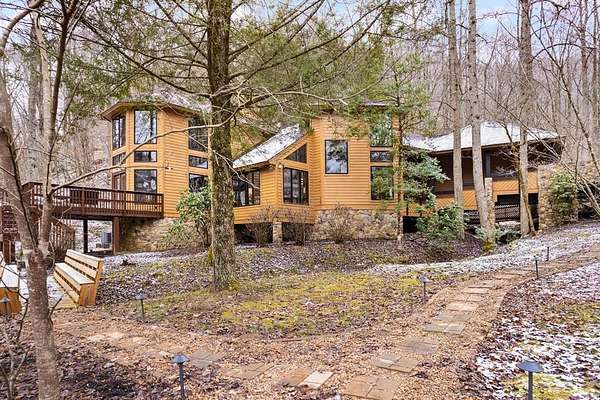 5.33 Acres of Land with Home for Sale in Pikeville, Kentucky