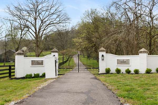 15 Acres of Land with Home for Sale in Columbia, Tennessee