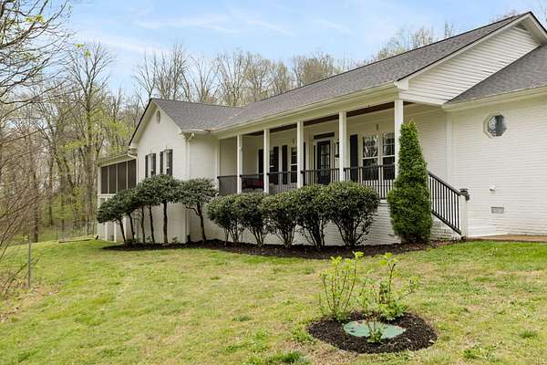 15 Acres of Land with Home for Sale in Columbia, Tennessee