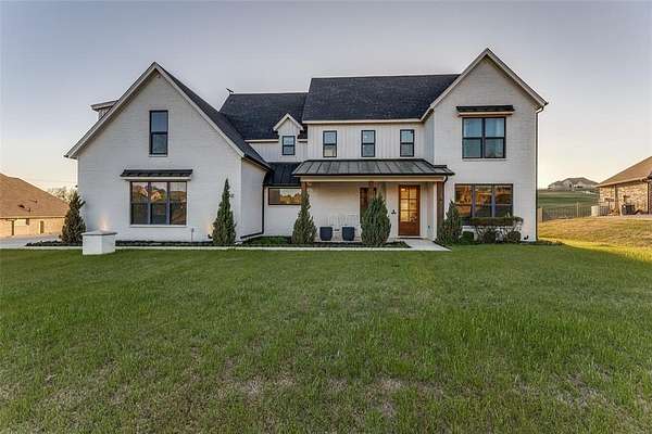 2 Acres of Land with Home for Sale in Fort Worth, Texas