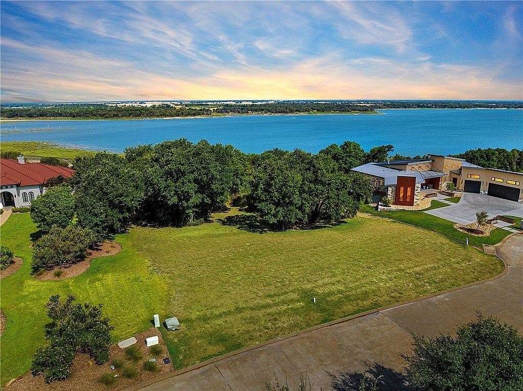 1.36 Acres of Residential Land for Sale in Woodway, Texas