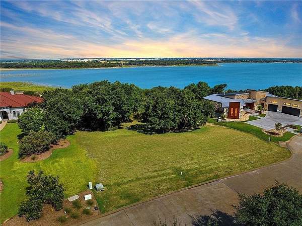 1.36 Acres of Residential Land for Sale in Woodway, Texas