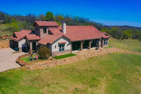 287 Acres of Land with Home for Sale in Jacksboro, Texas