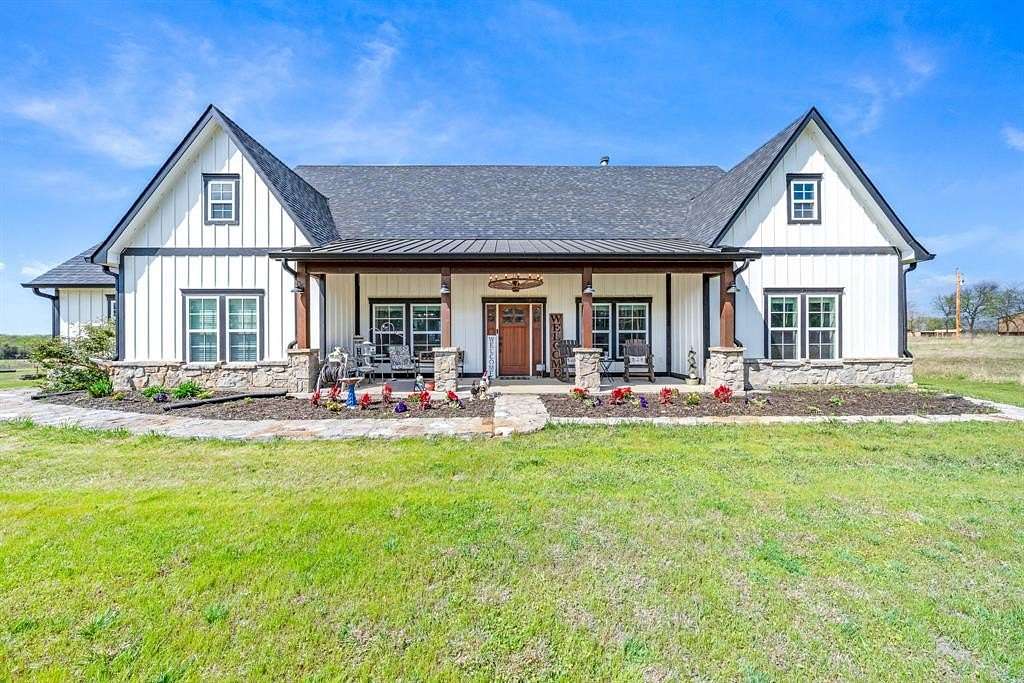 1.5 Acres of Land with Home for Sale in Celeste, Texas