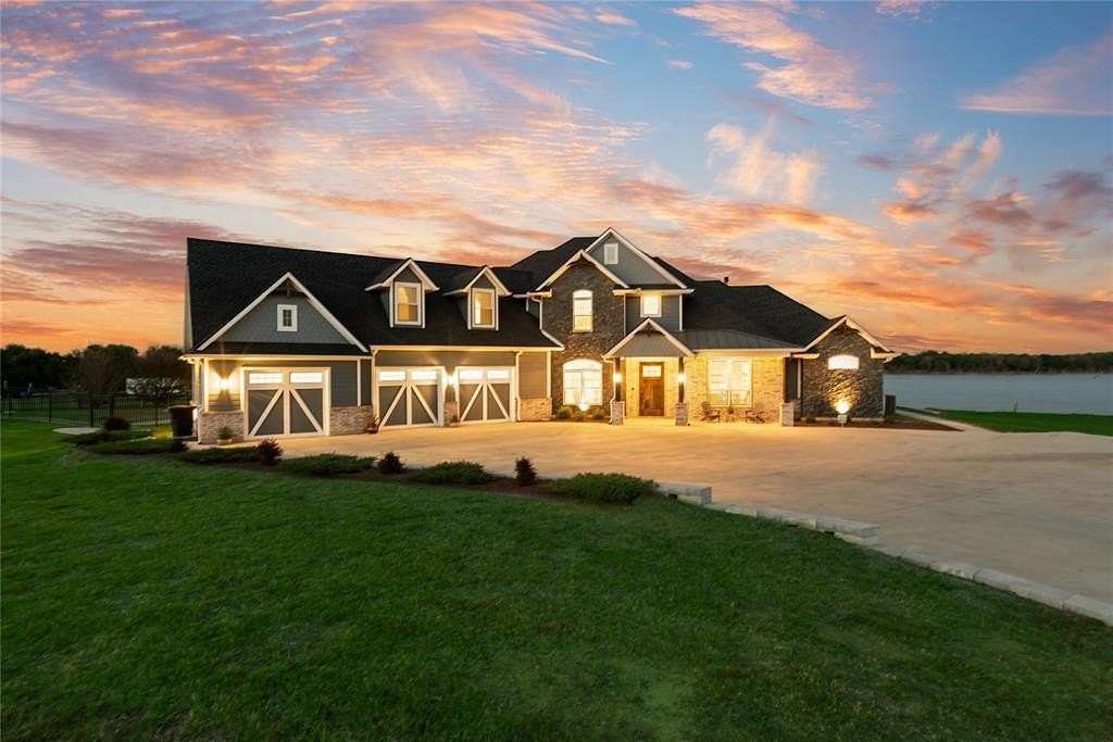 1.86 Acres of Land with Home for Sale in Corsicana, Texas