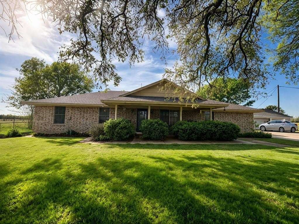 168 Acres of Land with Home for Sale in Kemp, Texas