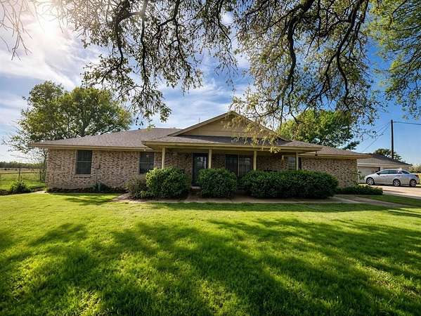 374 Acres of Recreational Land for Sale in Kemp, Texas