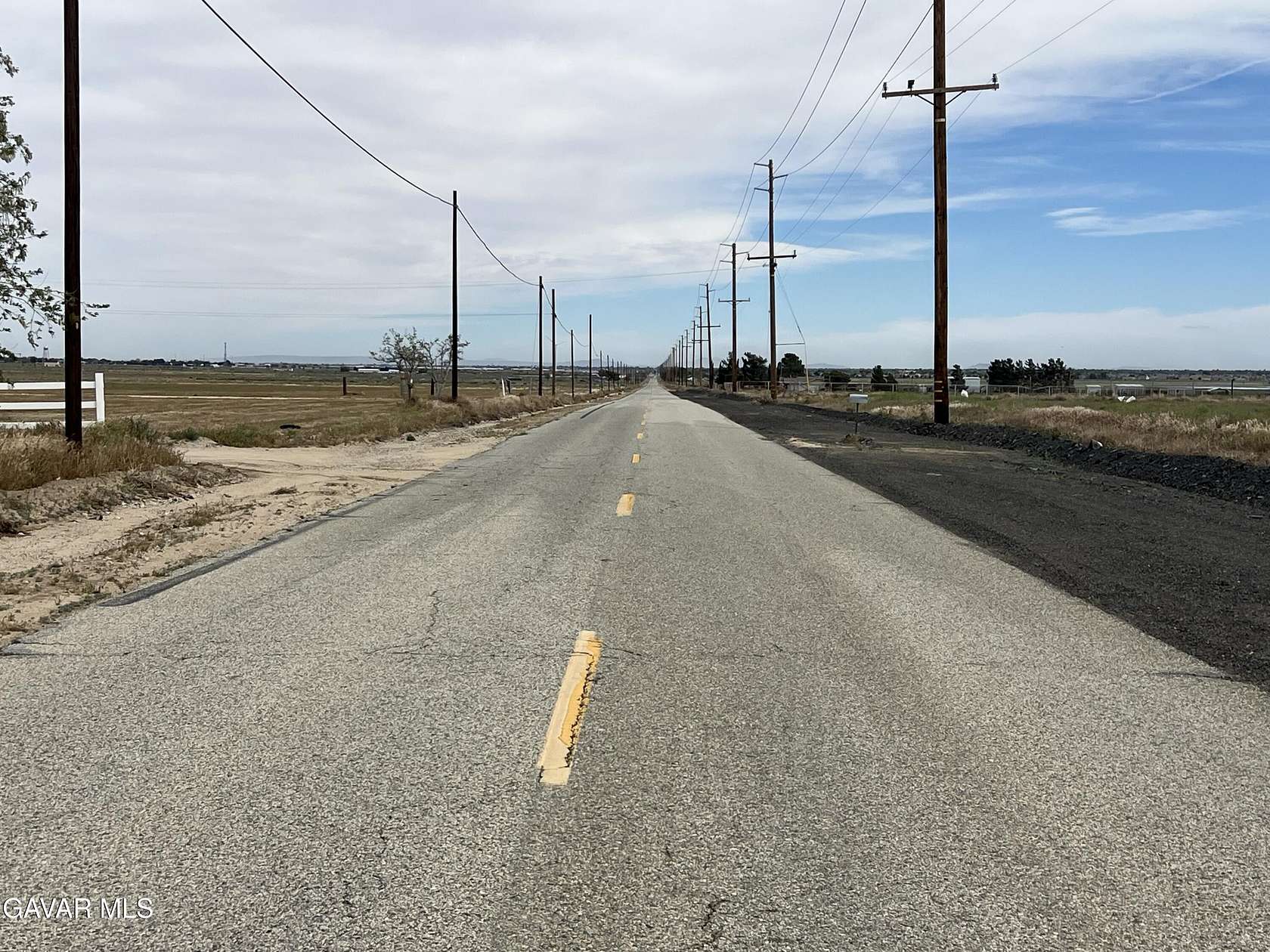19.6 Acres of Land for Sale in Del Sur, California