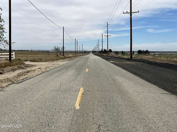 19.6 Acres of Land for Sale in Del Sur, California