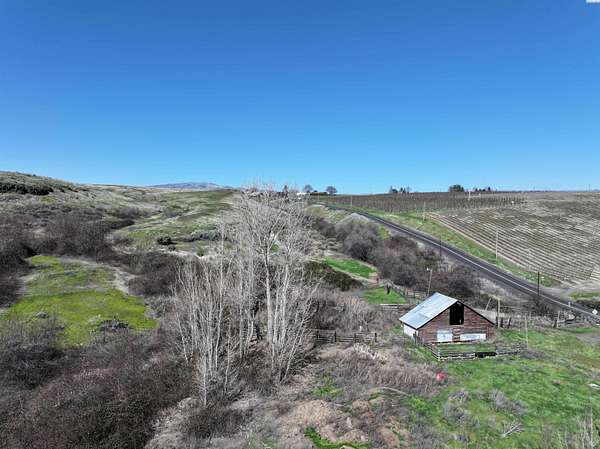 86.2 Acres of Agricultural & Residential Land for Sale in Benton City, Washington