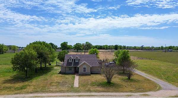 12 Acres of Land with Home for Sale in Aquilla, Texas