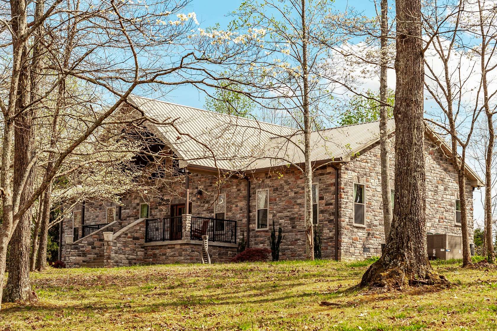 18.5 Acres of Recreational Land with Home for Sale in Bethpage, Tennessee