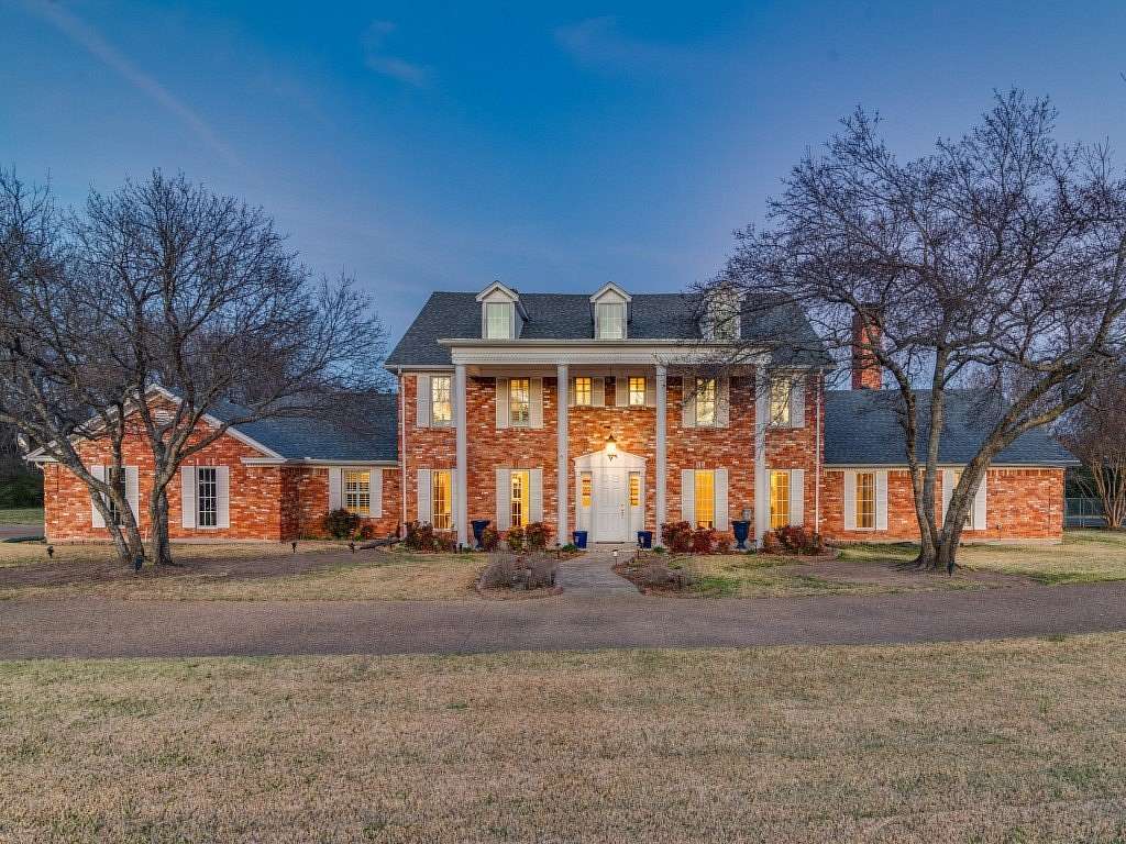 4.65 Acres of Land with Home for Sale in Sunnyvale, Texas