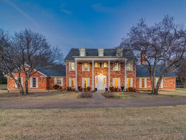 4.65 Acres of Land with Home for Sale in Sunnyvale, Texas