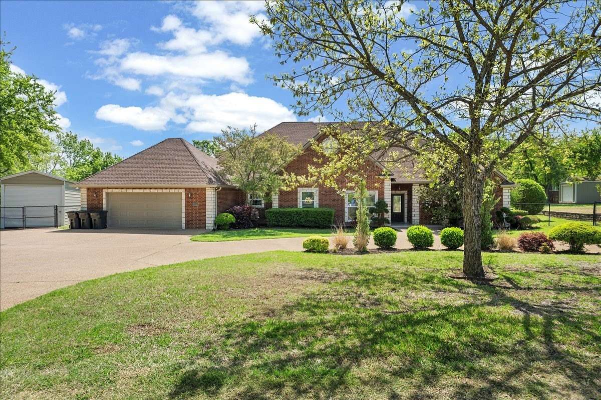 1.59 Acres of Land with Home for Sale in Corsicana, Texas