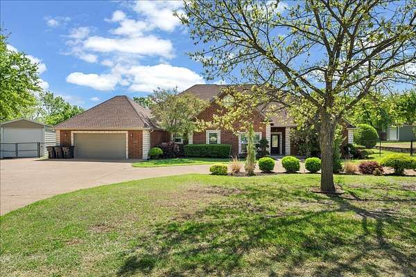 1.59 Acres of Land with Home for Sale in Corsicana, Texas