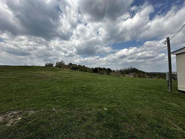 14 Acres of Recreational Land with Home for Sale in Vicco, Kentucky