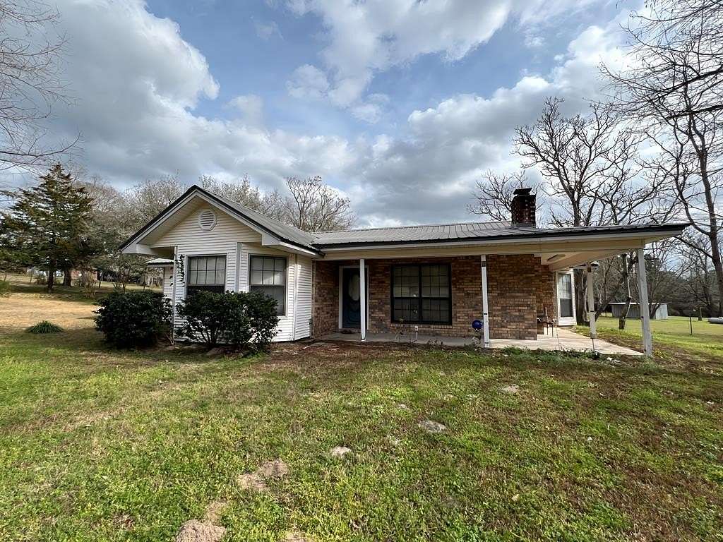 2.53 Acres of Land with Home for Sale in Jasper, Texas