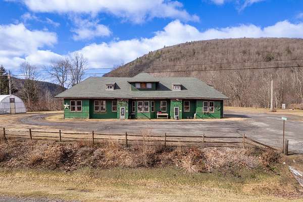 3.53 Acres of Improved Mixed-Use Land for Sale in Hancock, New York