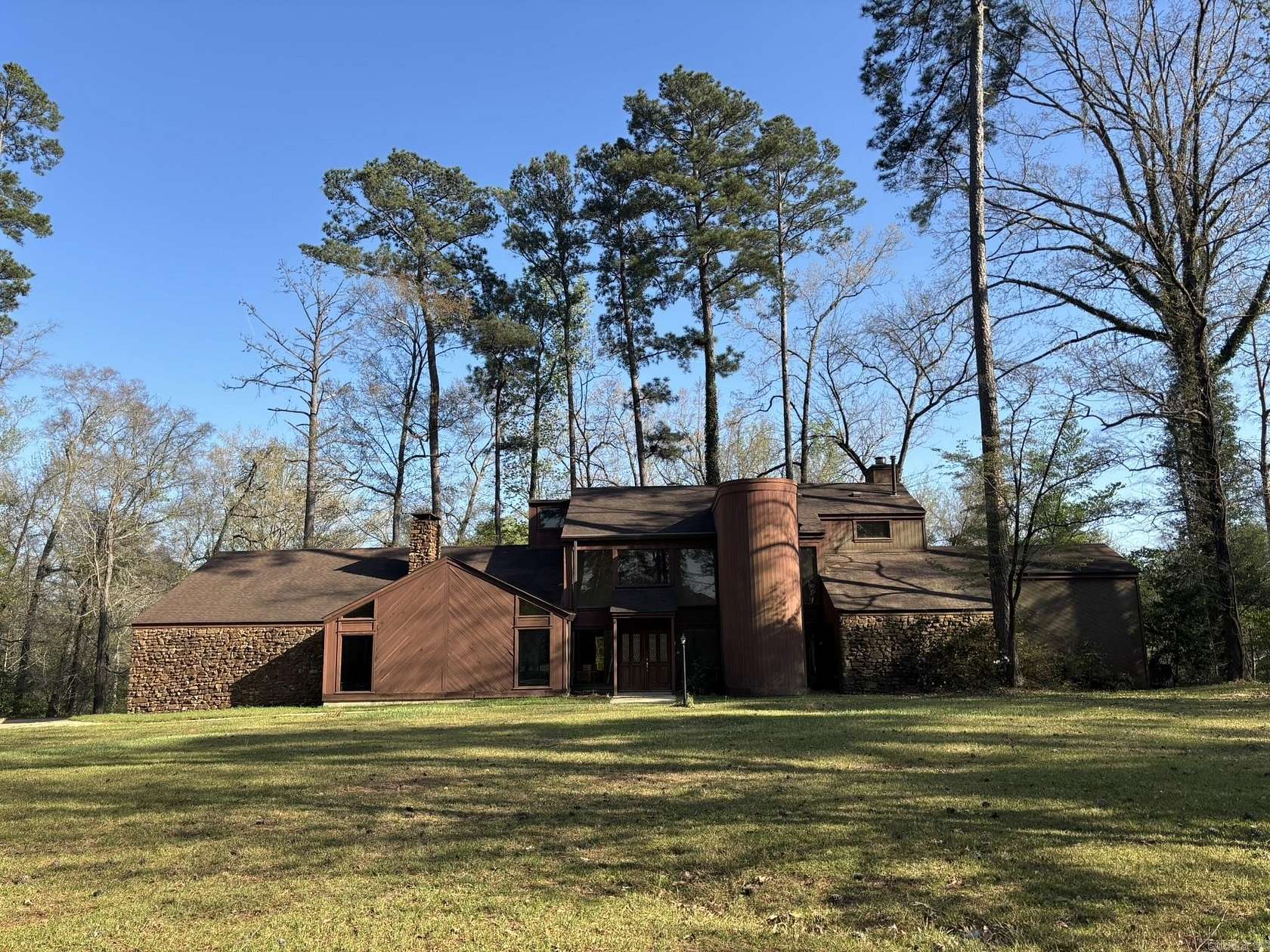 5.85 Acres of Land with Home for Sale in Camden, Arkansas
