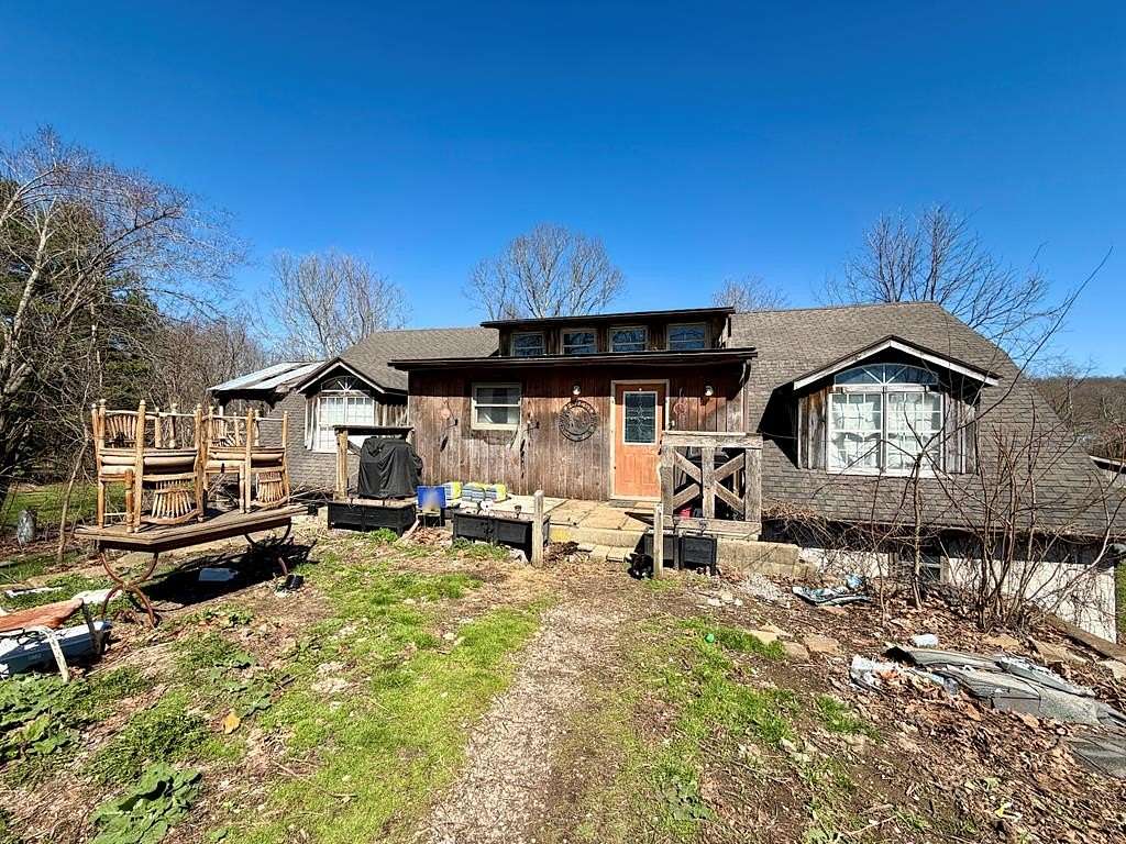 9.56 Acres of Land with Home for Sale in Waverly, Ohio