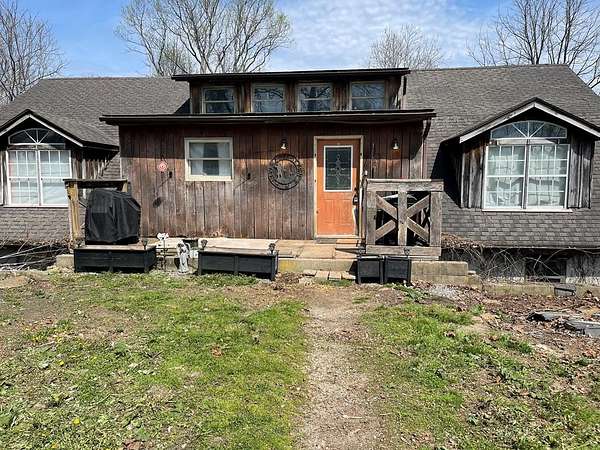 9.56 Acres of Land with Home for Sale in Waverly, Ohio