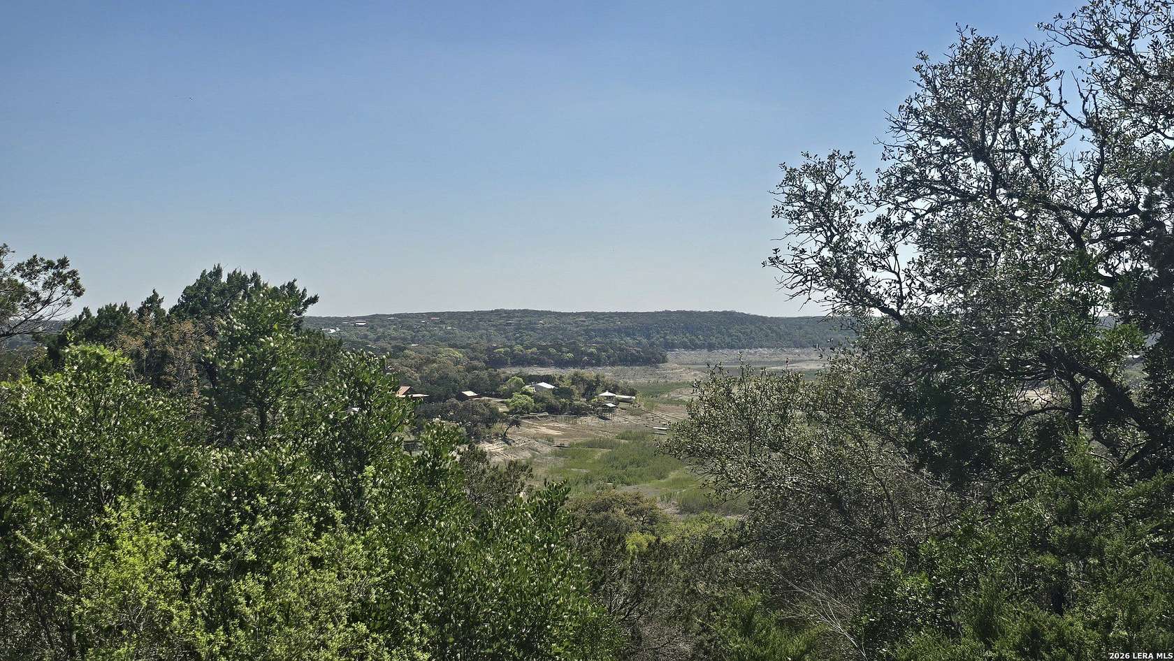 1.36 Acres of Residential Land for Sale in Lakehills, Texas
