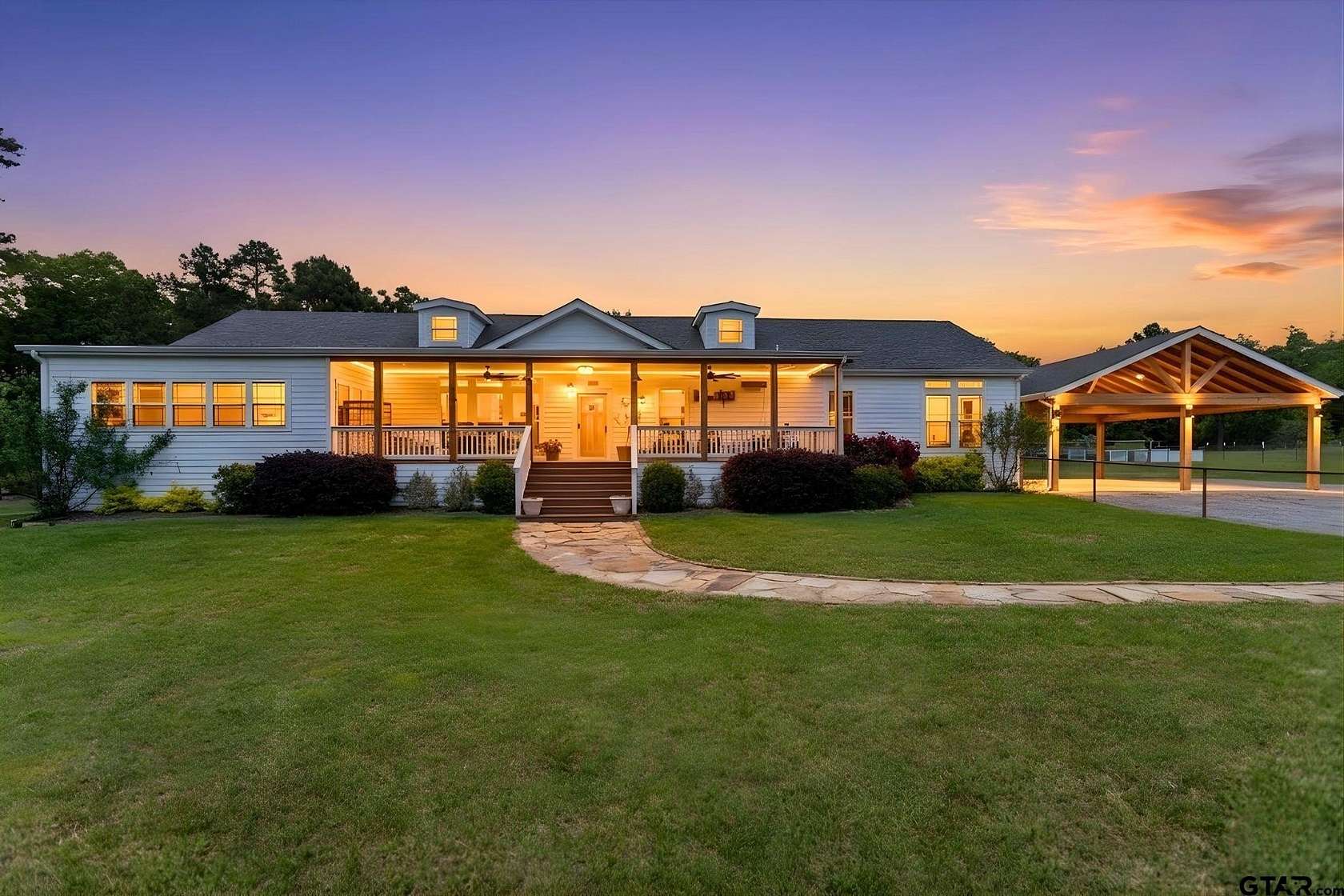 13 Acres of Land with Home for Sale in Hawkins, Texas