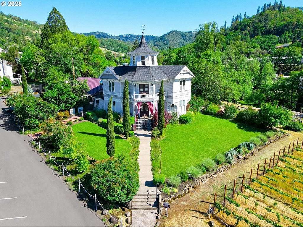 2.36 Acres of Improved Mixed-Use Land for Sale in Roseburg, Oregon