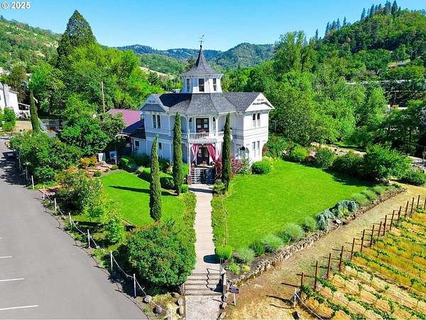 2.36 Acres of Improved Mixed-Use Land for Sale in Roseburg, Oregon