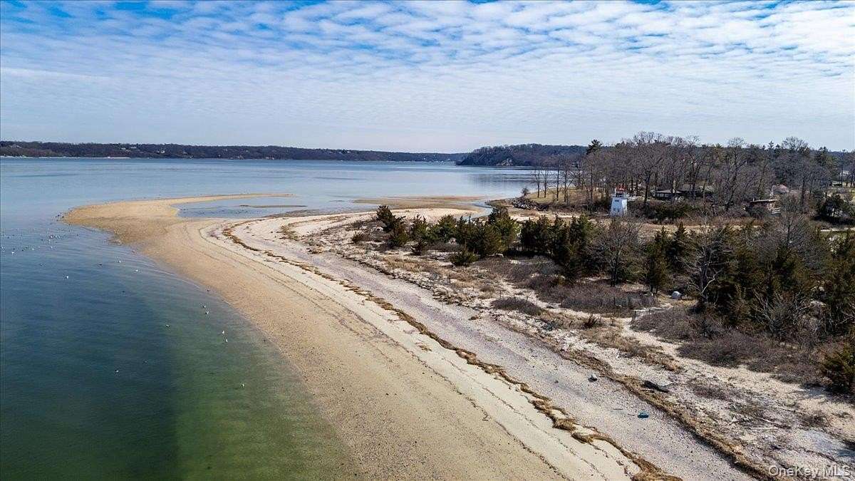 3 Acres of Residential Land for Sale in Centre Island, New York