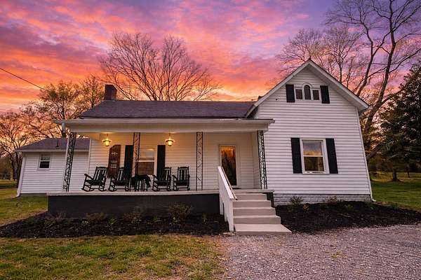 5.27 Acres of Land with Home for Sale in Watertown, Tennessee