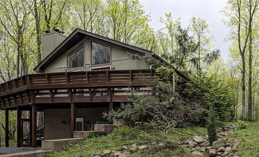 2.2 Acres of Land with Home for Sale in Kingston Springs, Tennessee