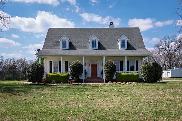 7.72 Acres of Land with Home for Sale in Gallatin, Tennessee