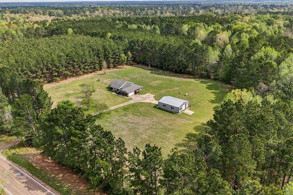 26.3 Acres of Land with Home for Sale in Lufkin, Texas