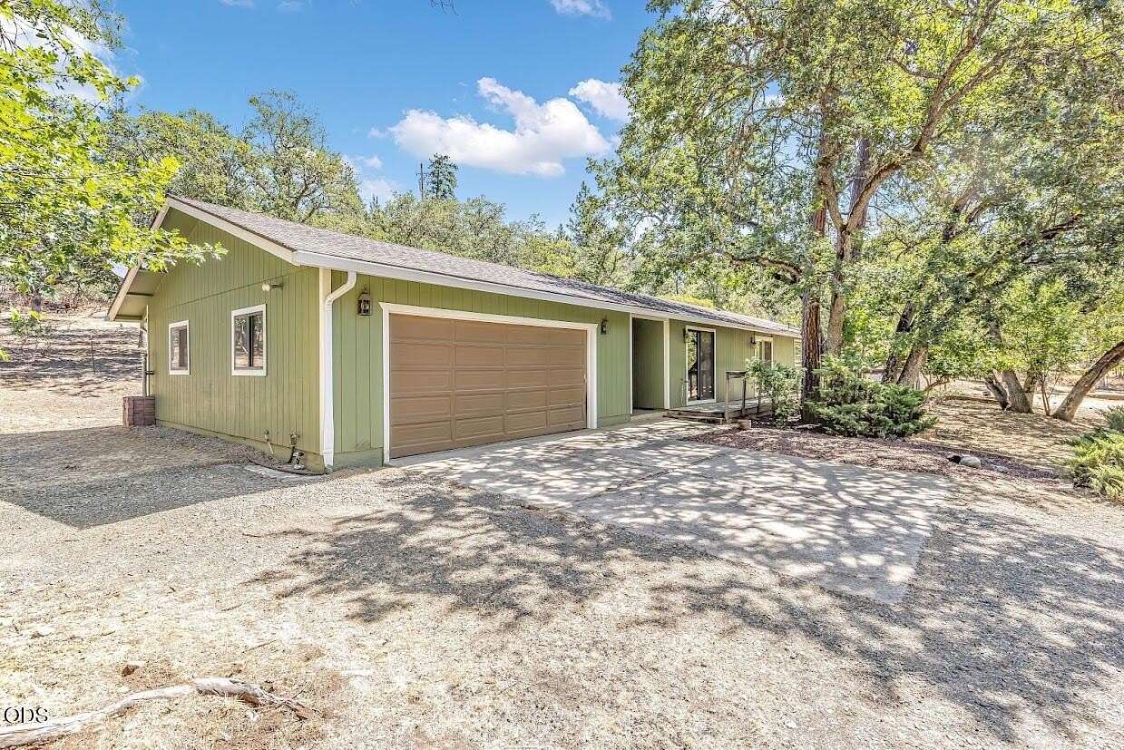 3 Acres of Land with Home for Sale in Jacksonville, Oregon